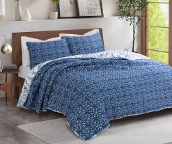 Erindale White & Blue Floral Paisley Reversible King 3-Piece Quilt Set