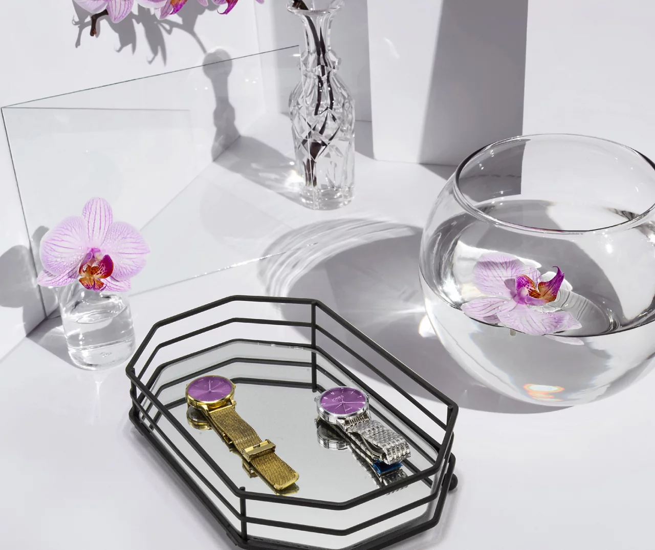 Matte Black 2-Bar Geometric Mirrored Vanity Tray 4 Matte Black 2-Bar Geometric Mirrored Vanity Tray - Image 4